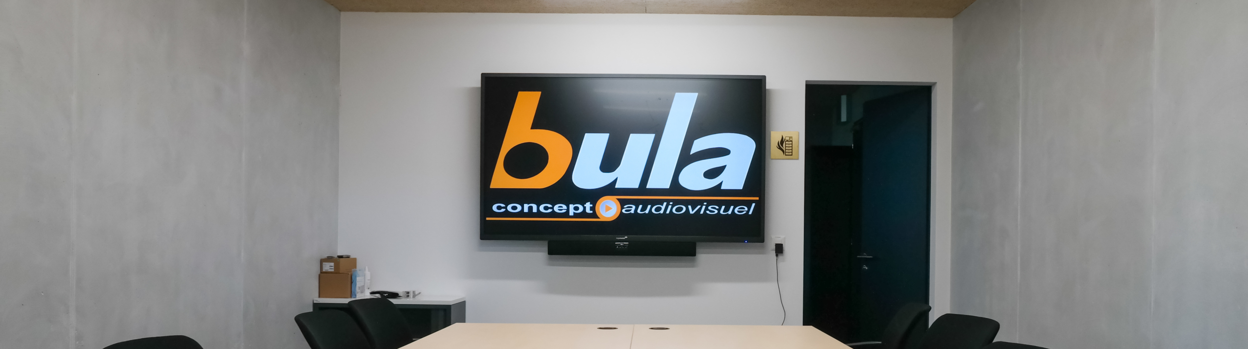 Salle de conférence en longueur équipée par Bula Salle de conférence en longueur équipée par Bula